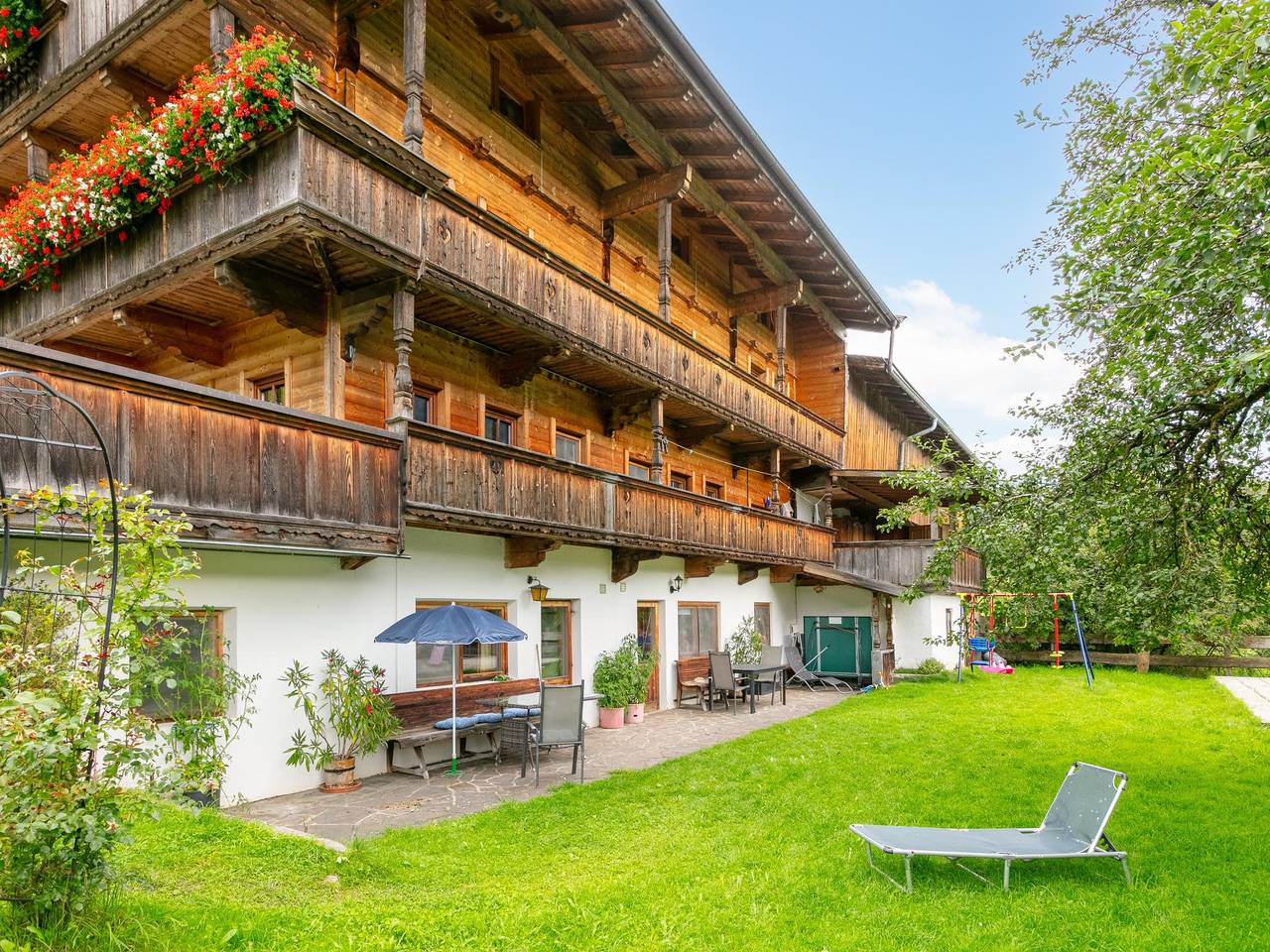 Ganze Wohnung, Großes Appartement am Bauernhof mit Garten in Alpbach, Kitzbüheler Alpen