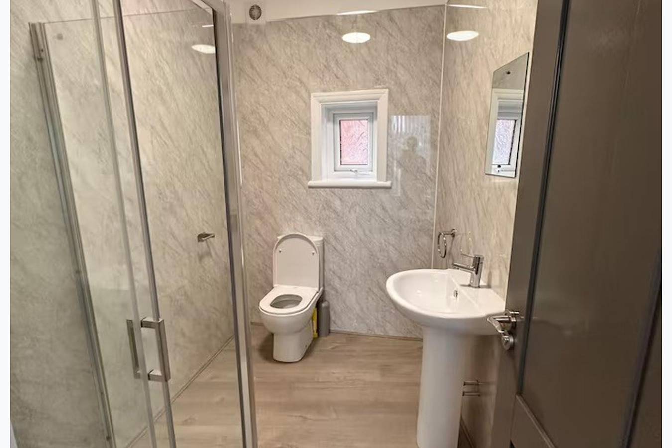 Entire holiday apartment, Near Beach - Parking - Wifi - Sleeps 2 in Lytham St Annes, Blackpool Pleasure Beach