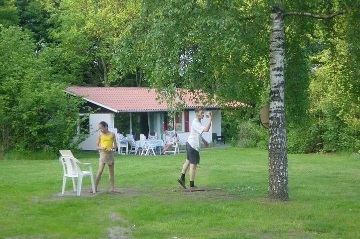 Bungalow voor 6 personen, with tuin and terras as well as zwembad, met huisdier in Exloo