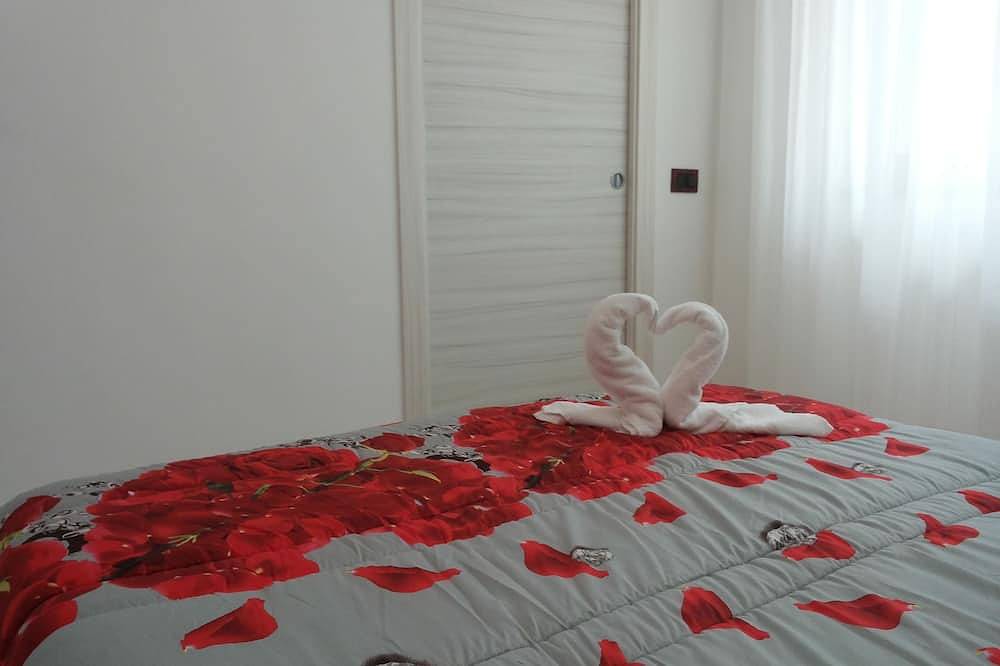 Entire apartment, Red Wi-Fi Free Tulip Apartment in Casa Santa (Sicily), Erice