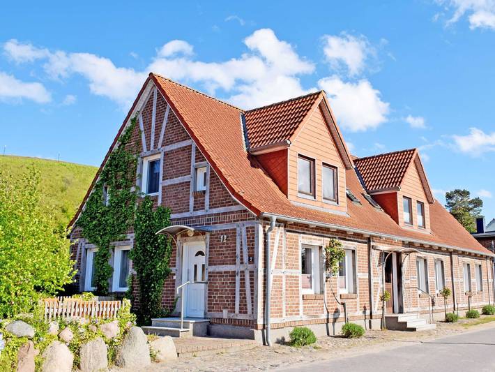 Ferienwohnung für 3 Personen, mit Terrasse und Garten sowie Seeblick, kinderfreundlich in Seedorf (Sellin)