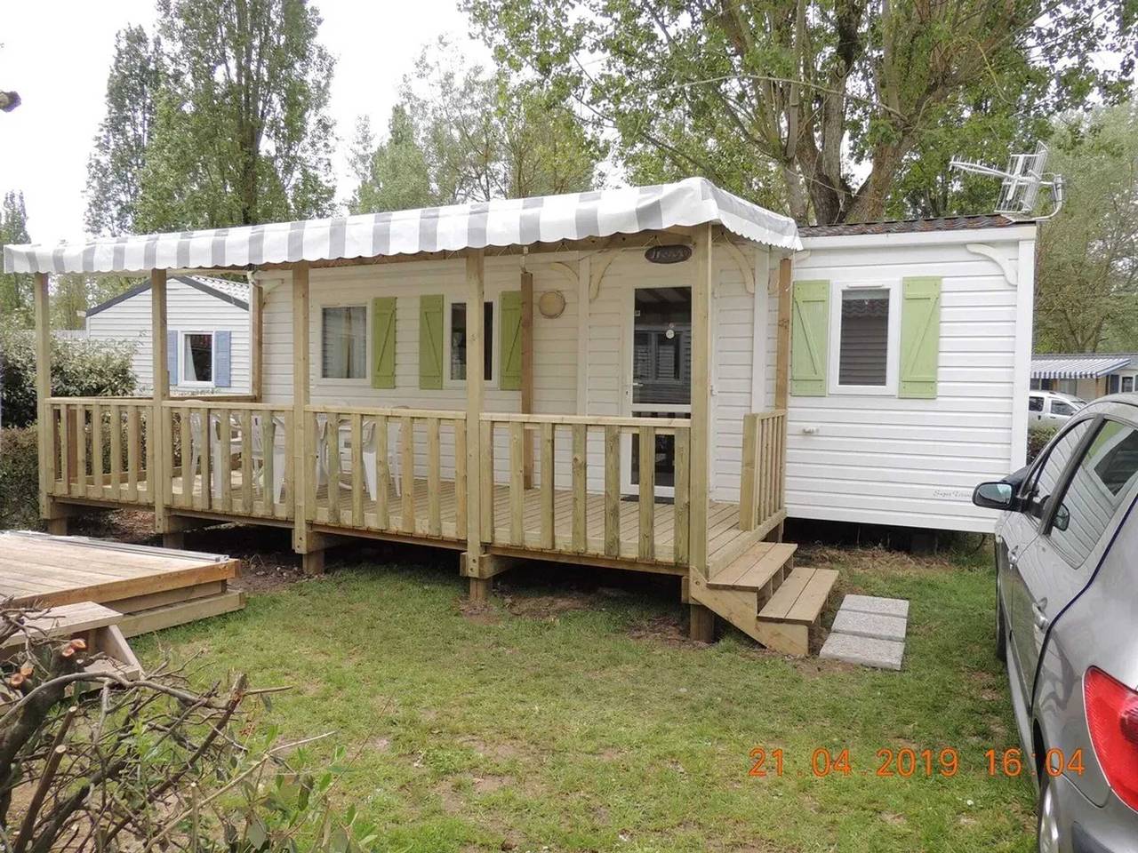 Gezellig bungalow in Angles met gedeeld zwembad in Angles, Vendée