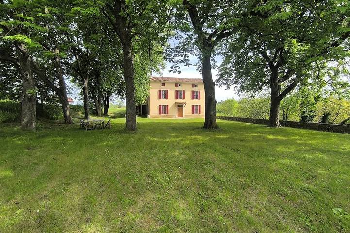 Gîte pour 8 personnes, avec jardin, animaux acceptés à Roumoules