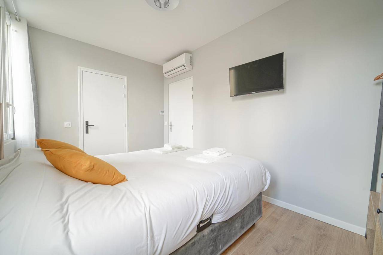 Hotel Trianon Saint Ouen in Saint-Ouen, Seine-Saint-Denis