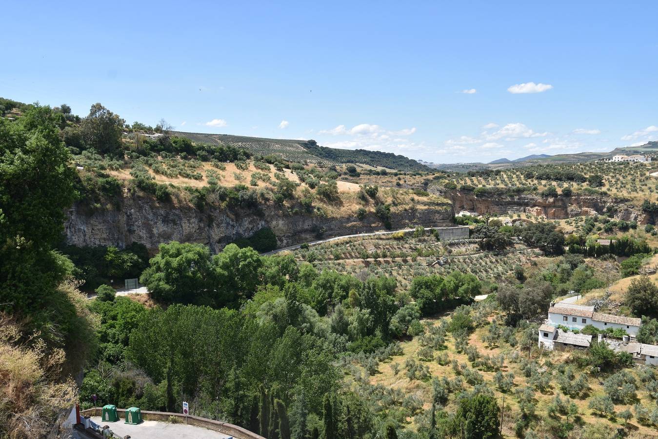 Maison de vacances 'El Aroma Del Dulce' avec vue sur les montagnes, Wi-Fi et climatisation in Setenil de las Bodegas, Pueblos Blancos