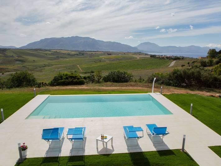 Casa vacanza per 8 persone, con giardino e piscina a Partinico