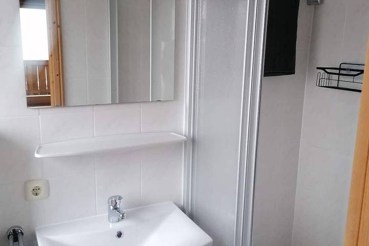 Ganze Wohnung, Komfortable 2 Zimmer Fewo nur 200 Meter von der Talstation entfernt. in Bad Kohlgrub, Bayerische Alpen