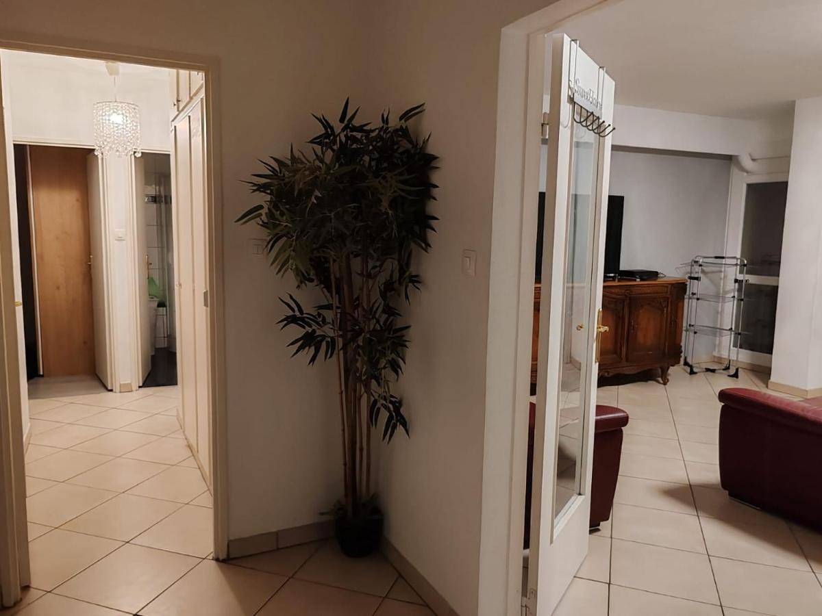 Appartement entier, Four-Bedroom Apartment in Mulhouse, Région de Mulhouse