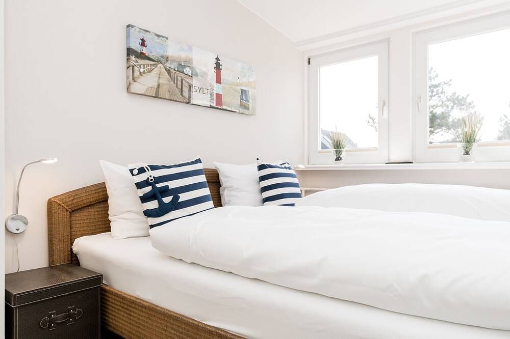 Ganze Wohnung, Geräumige, helle Ferienwohnung in ruhiger Lage im 1. Og in Wenningstedt in Wenningstedt, Sylt