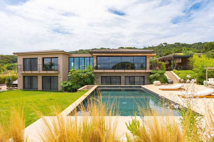 Location de vacances pour 10 personnes, avec balcon et jardin dans Pointe Des Chevaliers Hyeres