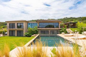 Location de vacances pour 10 personnes, avec jardin et balcon dans Pointe Des Chevaliers Hyeres