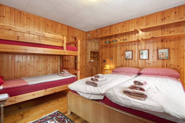 Apartamento inteiro, Apartamento 'Corti Garden' com vista para a montanha, jardim privado e acesso Wi-Fi in Campodolcino (Town), Campodolcino