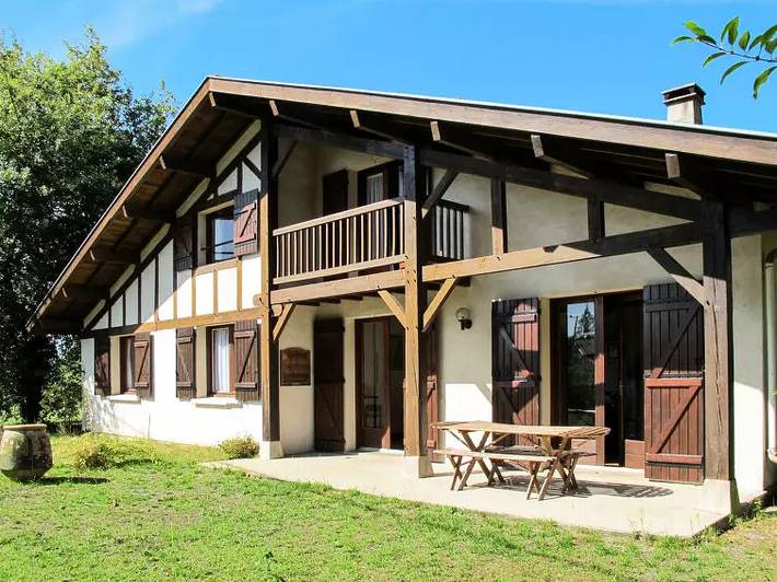 Location de vacances pour 10 personnes, avec Balcon et Terrasse à Uza
