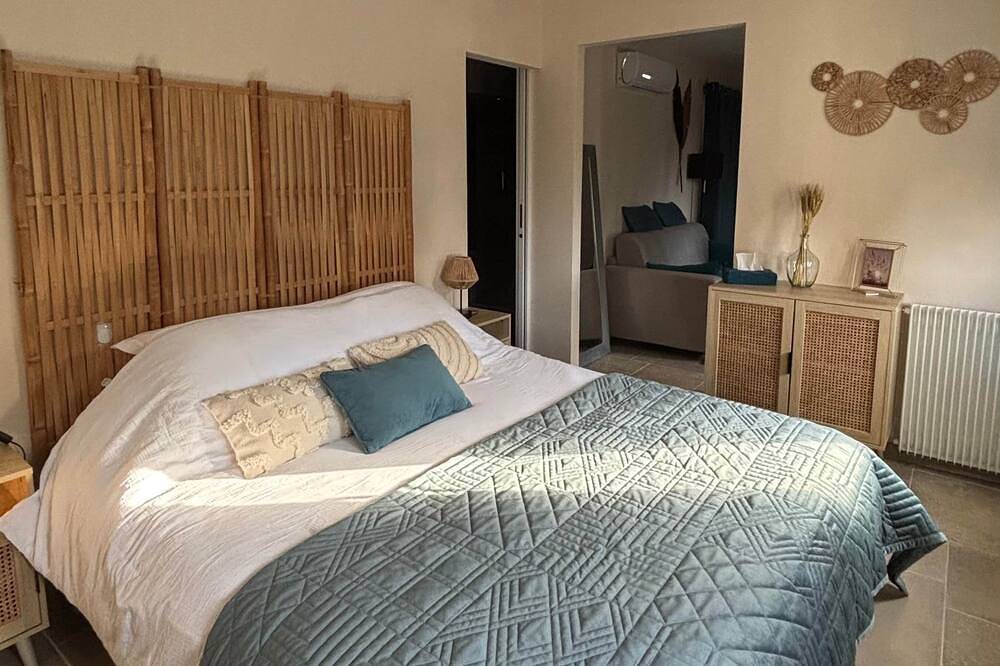 Grenache room in La Garde-Adhémar, Nyons region