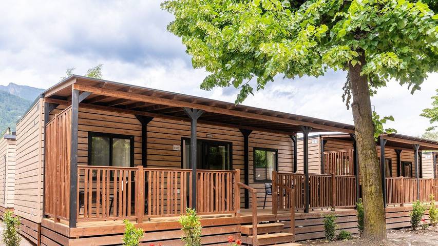 Camping per 5 persone, con piscina e terrazza in 