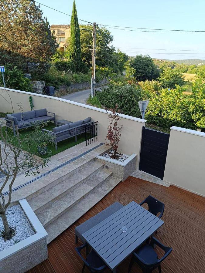 Location de vacances pour 8 personnes, avec vue et jardin à Saint-Julien-les-Rosiers - 2