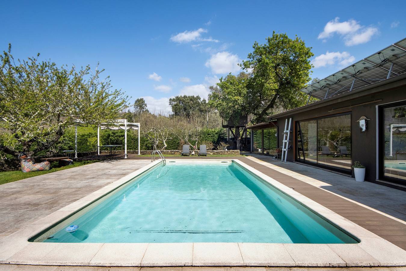 Ferienhaus 'Casa Chocolate' mit Bergblick, privatem Pool und Wlan in Foz do Sousa e Covelo, Porto Distrikt