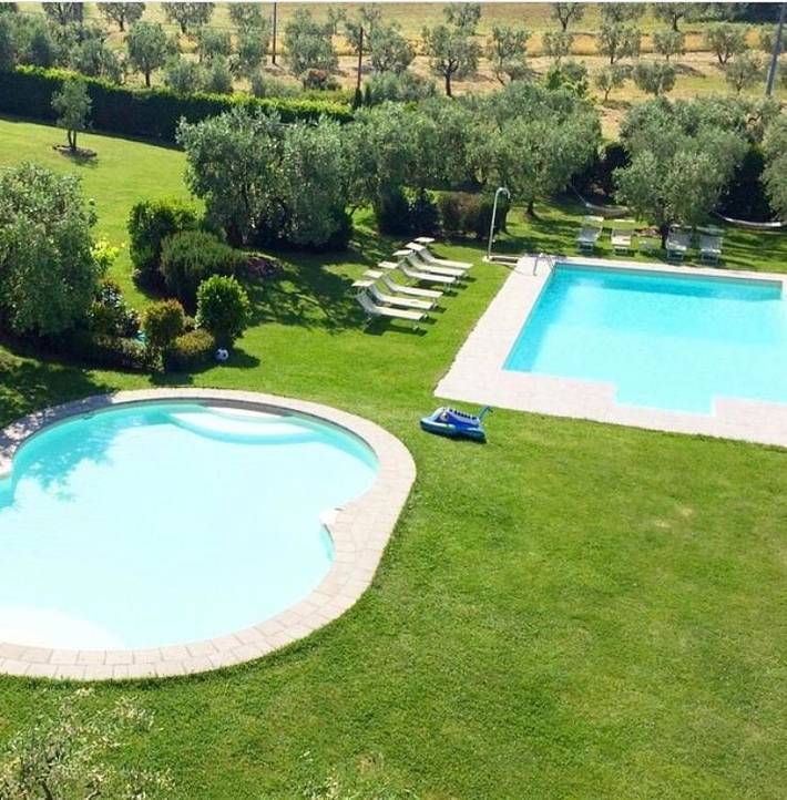 Agriturismo per 4 persone, con Idromassaggio e Terrazza nonché Giardino e Piscina per bambini a Serravalle Pistoiese