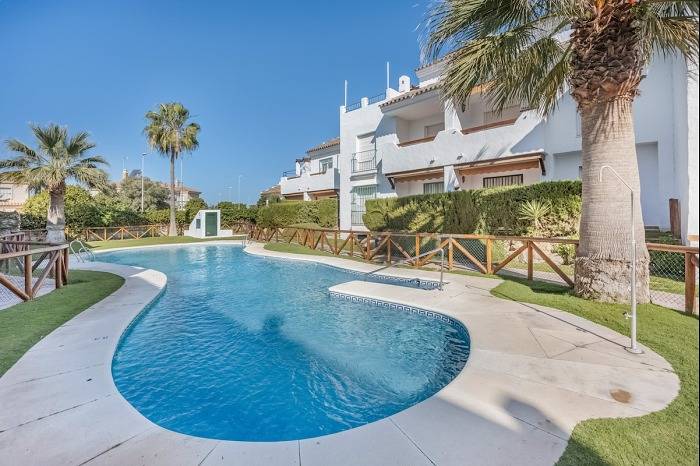 Apartamento vacacional entero, Ático de la Luz free parking by staycare in Playa La Costilla, Rota 