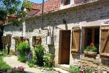 Gîte pour 11 personnes, avec terrasse et jardin, animaux acceptés à Savignac