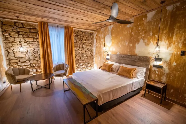 Hotel para 2 personas, con vistas y sauna además de piscina y jardín - 1