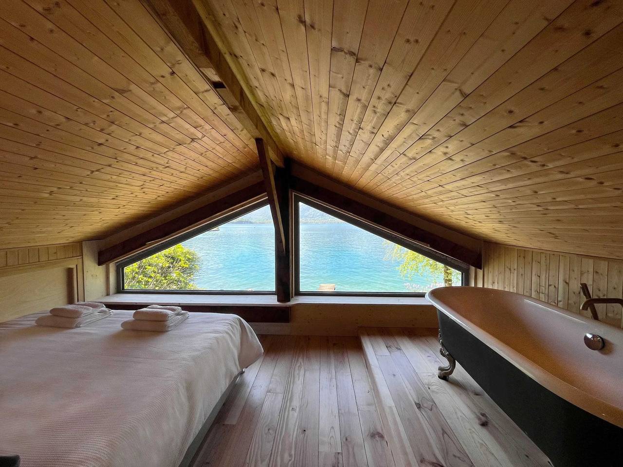Chalet les pieds dans l'eau avec accès direct au Lac d'Annecy in Talloires-Montmin, Région d'Annecy