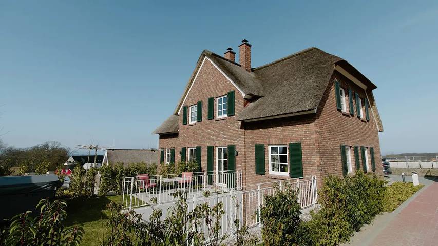 Ferienhaus für 6 Personen, mit Sauna und Terrasse sowie Whirlpool und Garten, mit Haustier in Lohme