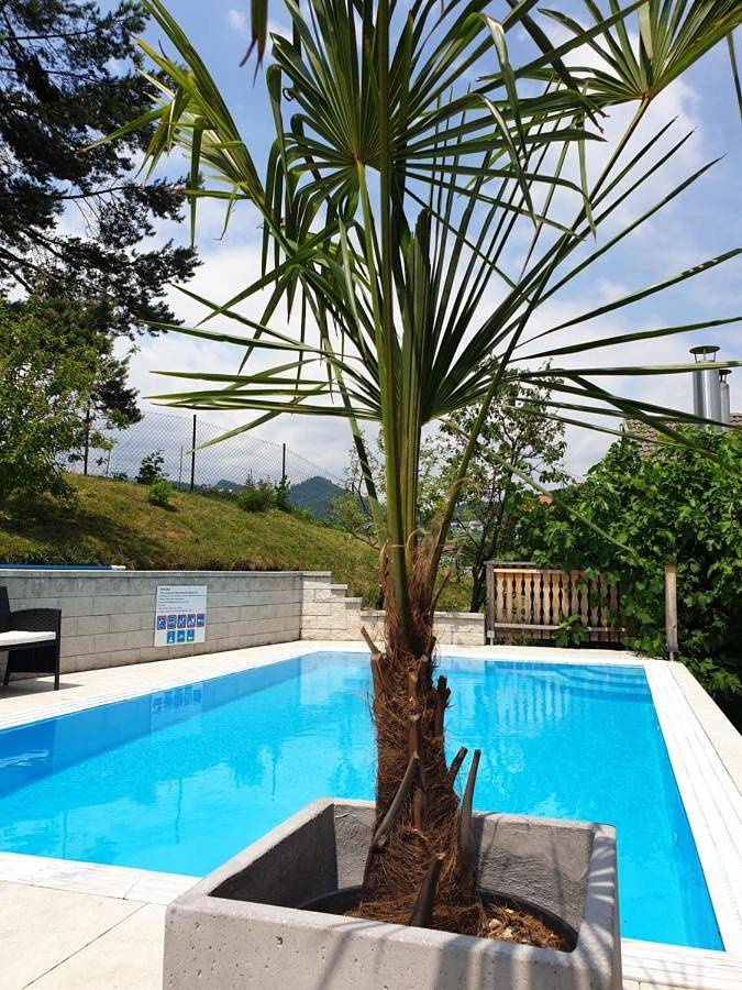 Ferienhaus für 13 Personen, mit Sauna und Pool sowie Ausblick und Garten in Slowenien