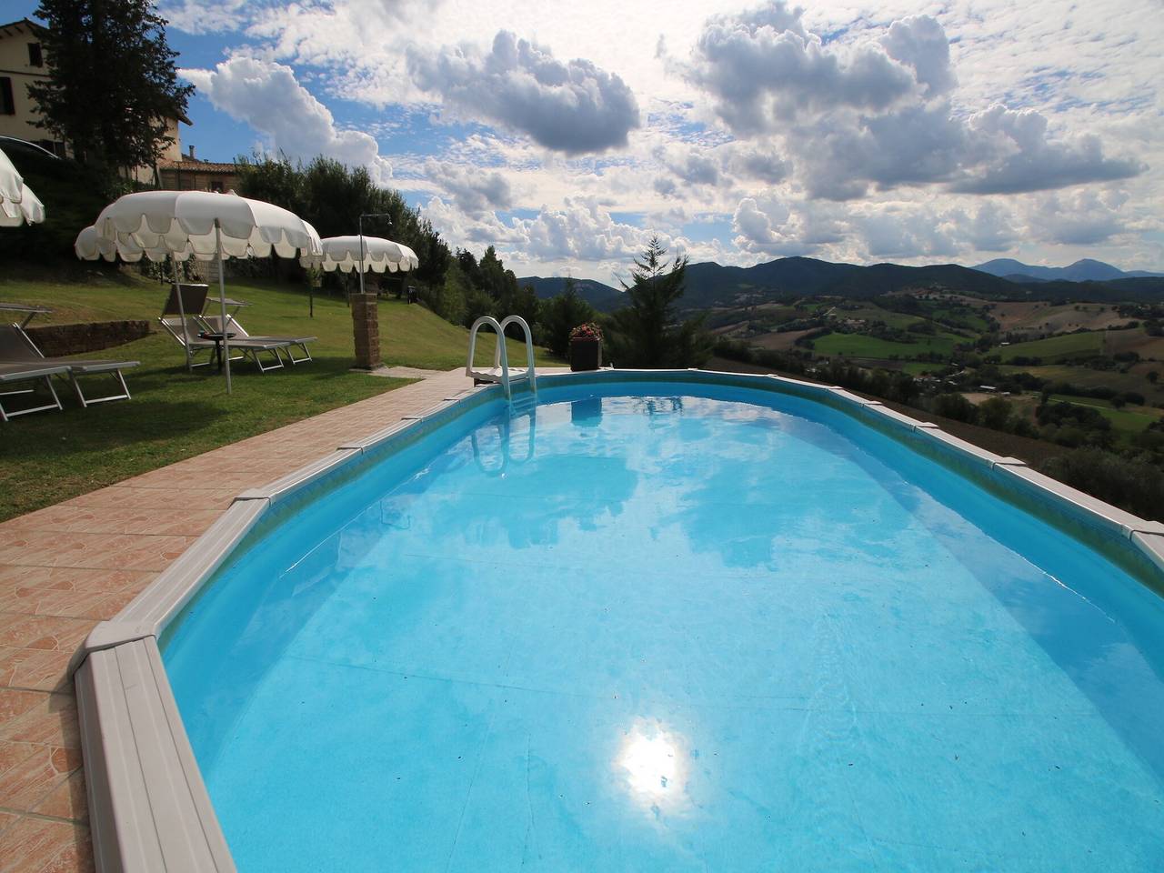 Ganze Wohnung, Wohnung in Piticchio mit Pool und Grill in Arcevia, Ancona Provinz