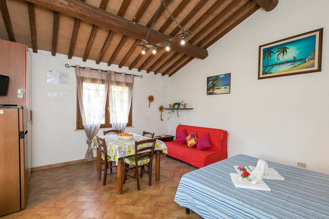 Agriturismo "Il Pino - Monolocale Lavanda" con piscina condivisa, terrazza privata e Wi-Fi in Cecina, Costa degli Etruschi