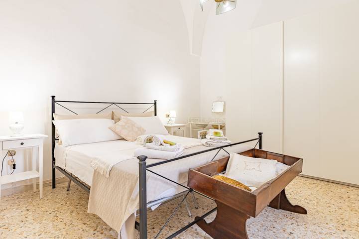 Appartamento intero, Appartamento 'Andreios' con terrazza privata, Wi-Fi e aria condizionata in Ostuni, Salento