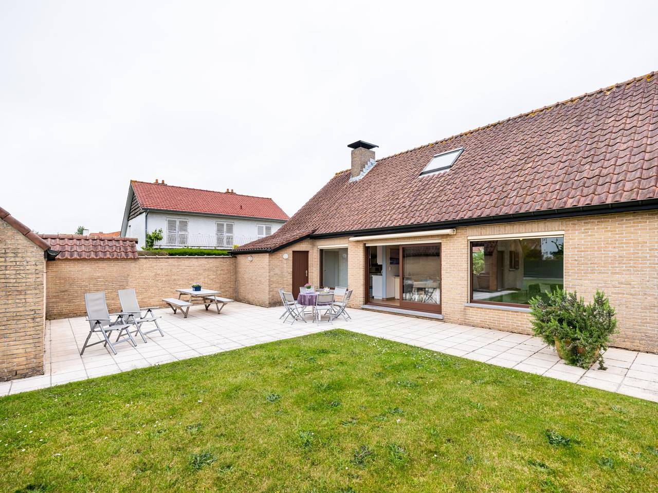 Spacious villa close to the the beach in Koksijde-Bad, Koksijde