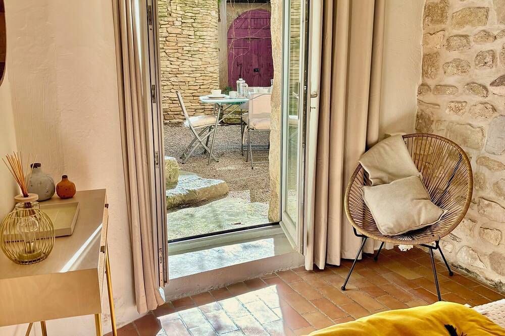 Charming 2-bedroom house in a historic and beautiful village in Venasque, Parc naturel régional du Mont-Ventoux