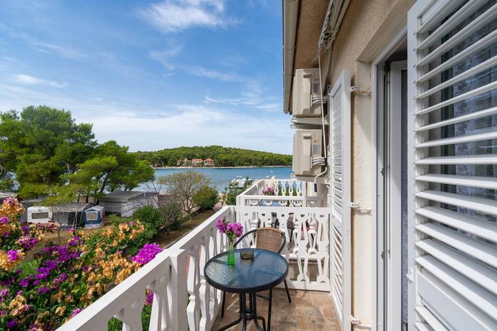 Ferienwohnung für 2 Personen, mit Balkon/Terrasse auf Pasman