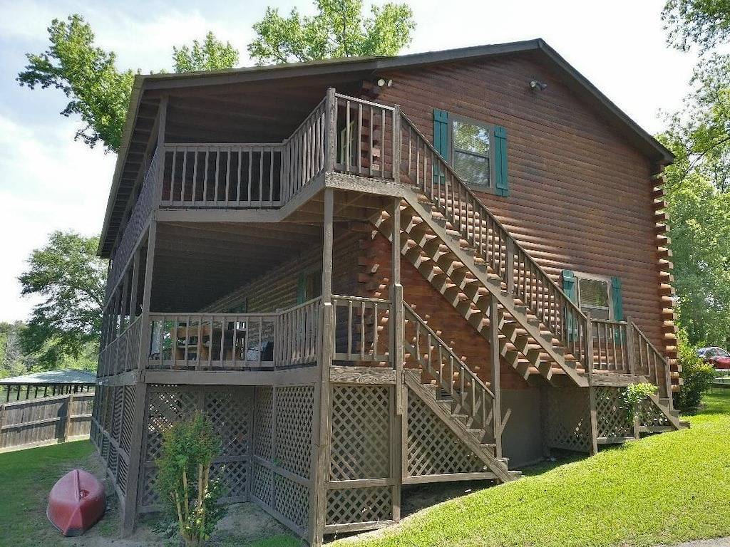 Cozy Unit #2 Waterfront Log Cabin in Lake Ouachita