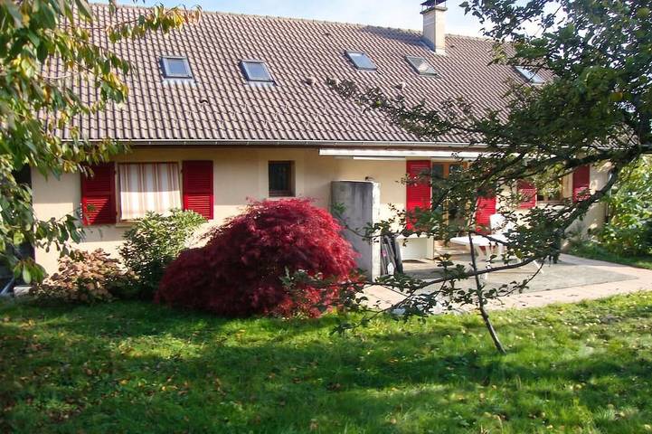 Location de vacances pour 7 personnes, avec terrasse dans Péron