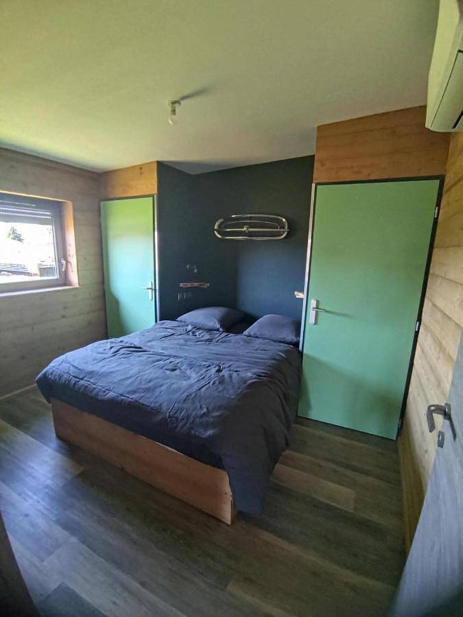 Gîte pour 4 personnes, avec piscine ainsi que terrasse et jacuzzi à Charmes - 4