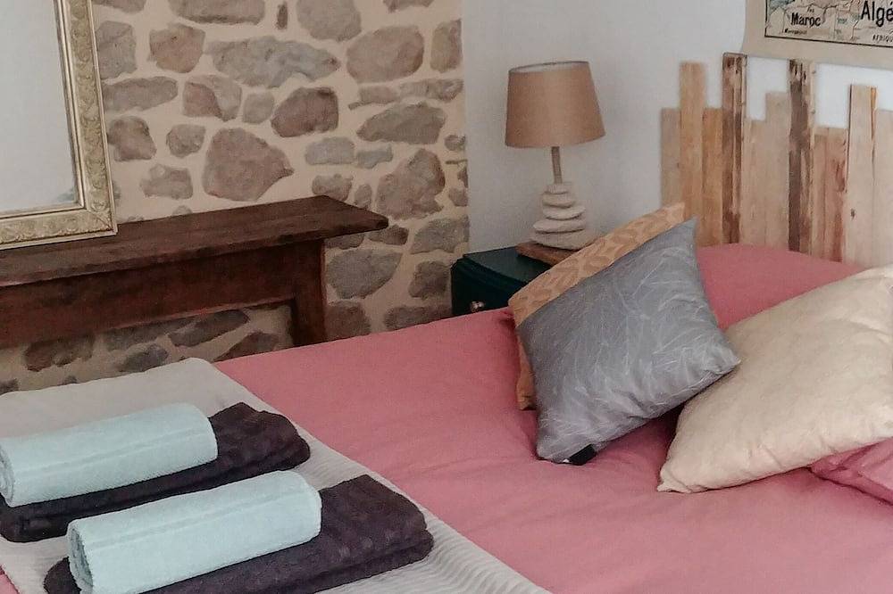 À  150m du port de plaisance, superbe maison de ville pour 10 personnes in Audierne, Côte de Cornouaille