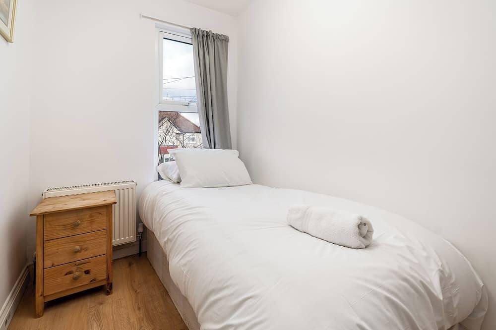 Entire apartment, Central, Cosy 1st floor Apartment - Pass the Keys in Watford, Hertfordshire