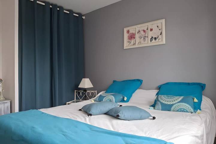 Chambre d’hôte pour 2 personnes, avec Jardin et Piscine à Montgivray - 2