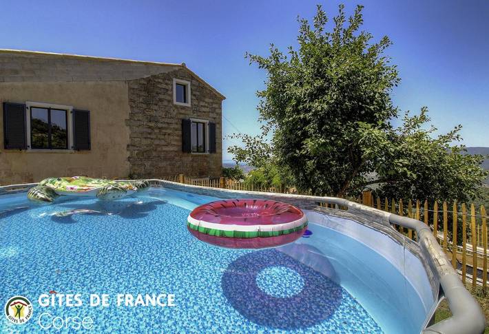 Gîte pour 6 personnes, avec Terrasse ainsi que Jardin et Piscine à Sollacaro - 2
