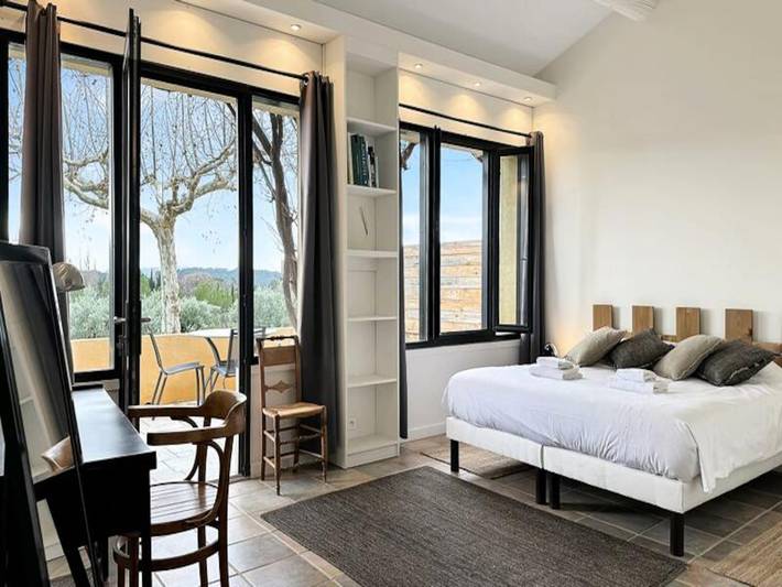 Gîte pour 2 personnes, avec terrasse ainsi que jardin et piscine, adapté aux familles à Lourmarin - 4