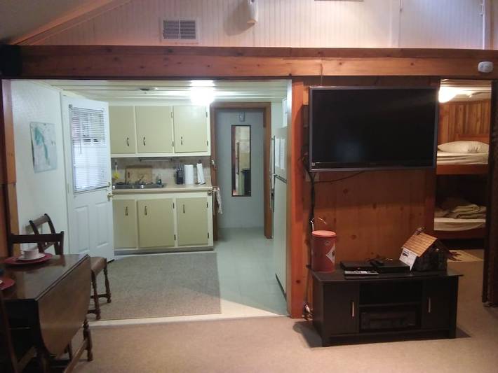 Cabin for 6 people, with yard in Higgins Lake