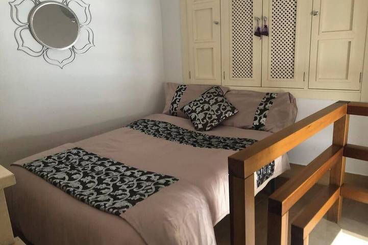 Quirky but stylish townhouse, heart of the old town, stunning views from terrace in Olvera, Pueblos Blancos