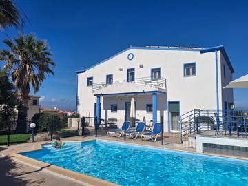 Cottage pour 2 personnes, avec jardin ainsi que piscine et terrasse dans Calasetta