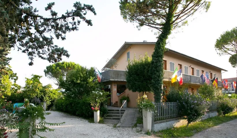 Apartmenthotel für 2 Personen, mit Terrasse und Pool sowie Ausblick und Garten - 1