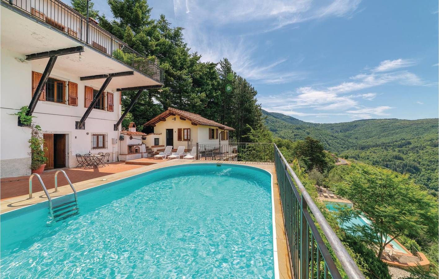 Ganze Ferienwohnung, Poolside Getaway mit Parkplatz und Internet in Loro Ciuffenna, Valdarno