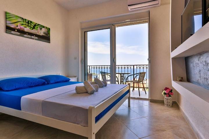 Ganze Wohnung, One Bedroom Apartment with Seaview	 in Utjeha-Bušat, Montenegro Coast