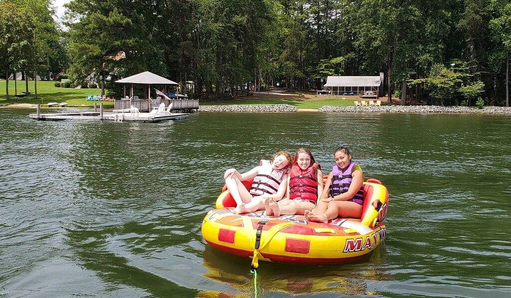 Lake Front Getaway, familienfreundlich. in Mayhew, Lake Norman