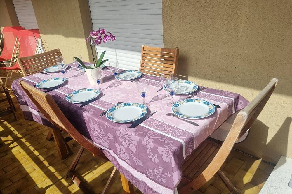 Entire apartment, Air-conditioned apartment 5 minutes from the beach in Ajaccio, Ajaccio region